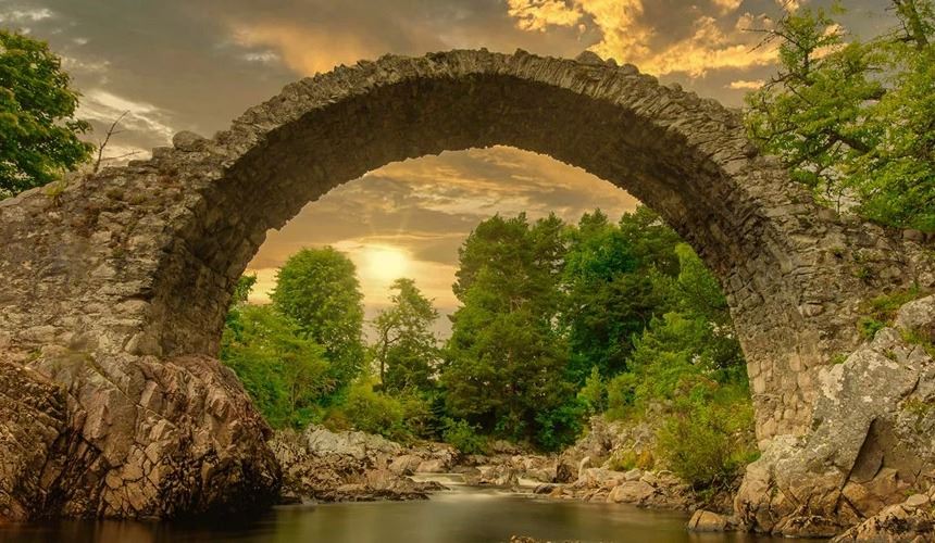 Grand Western Scenic Wonders - Northbound (7 Nights)