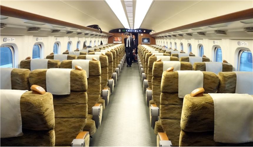 Sanyo Shinkansen: Osaka - Fukuoka (Hakata Station) on the island of Kyushu