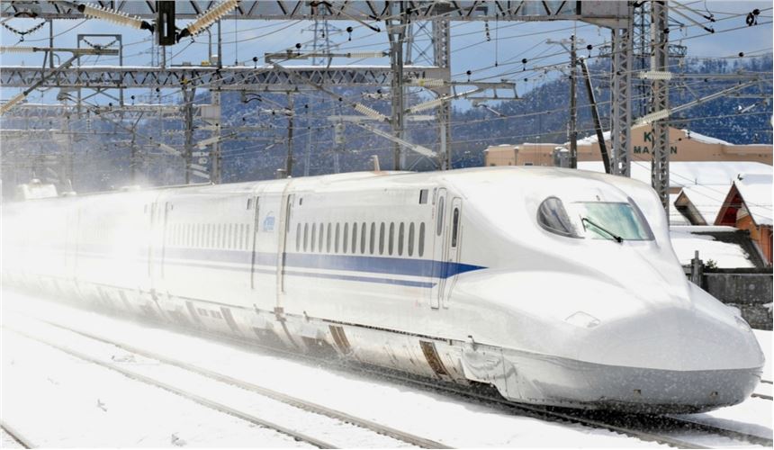 Sanyo Shinkansen: Osaka - Fukuoka (Hakata Station) on the island of Kyushu